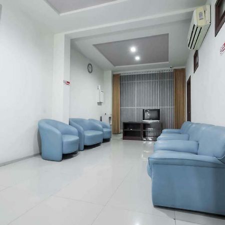 RedDoorz @ Panglima Sudirman Hotel Surabaya Bagian luar foto