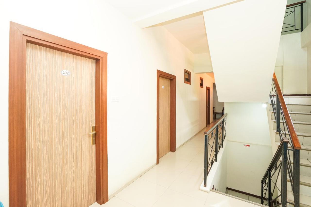 RedDoorz @ Panglima Sudirman Hotel Surabaya Bagian luar foto