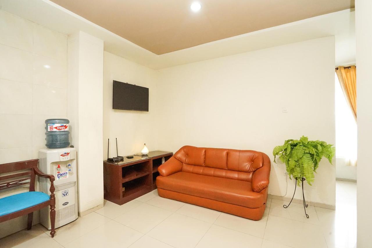 RedDoorz @ Panglima Sudirman Hotel Surabaya Bagian luar foto