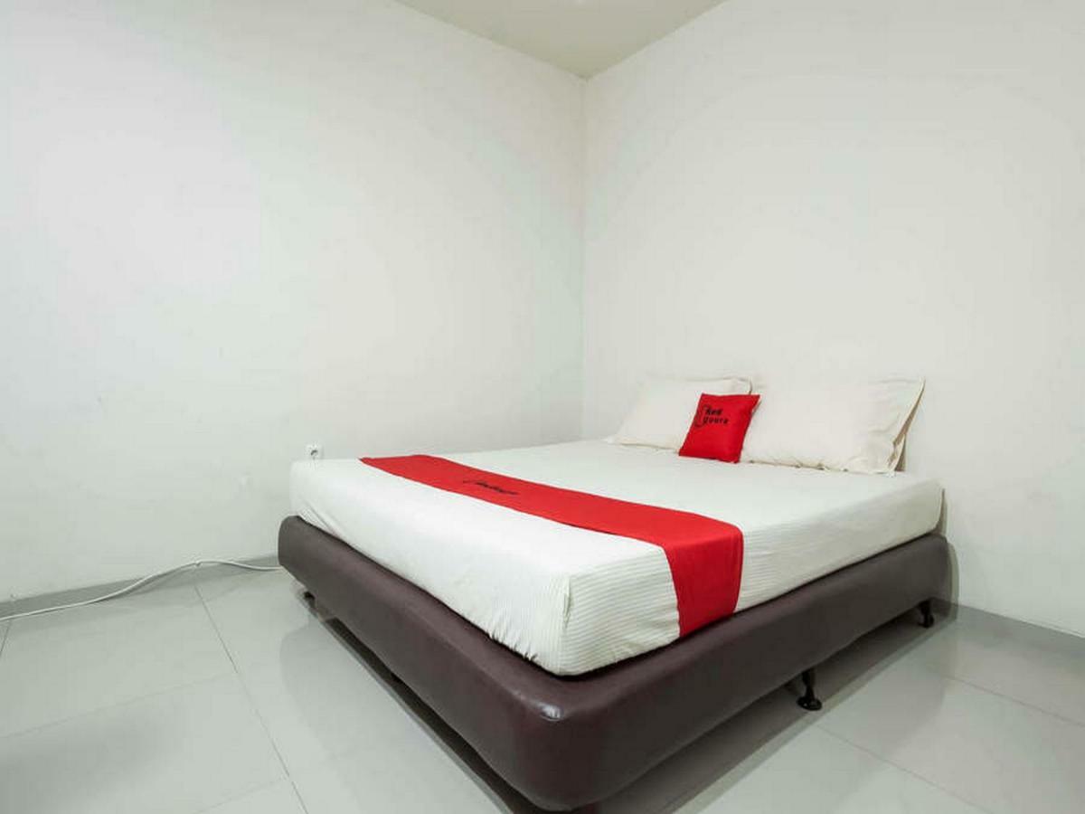 RedDoorz @ Panglima Sudirman Hotel Surabaya Bagian luar foto