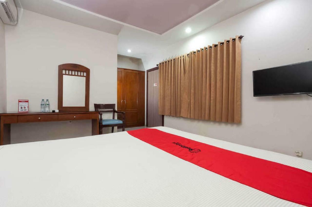 RedDoorz @ Panglima Sudirman Hotel Surabaya Bagian luar foto