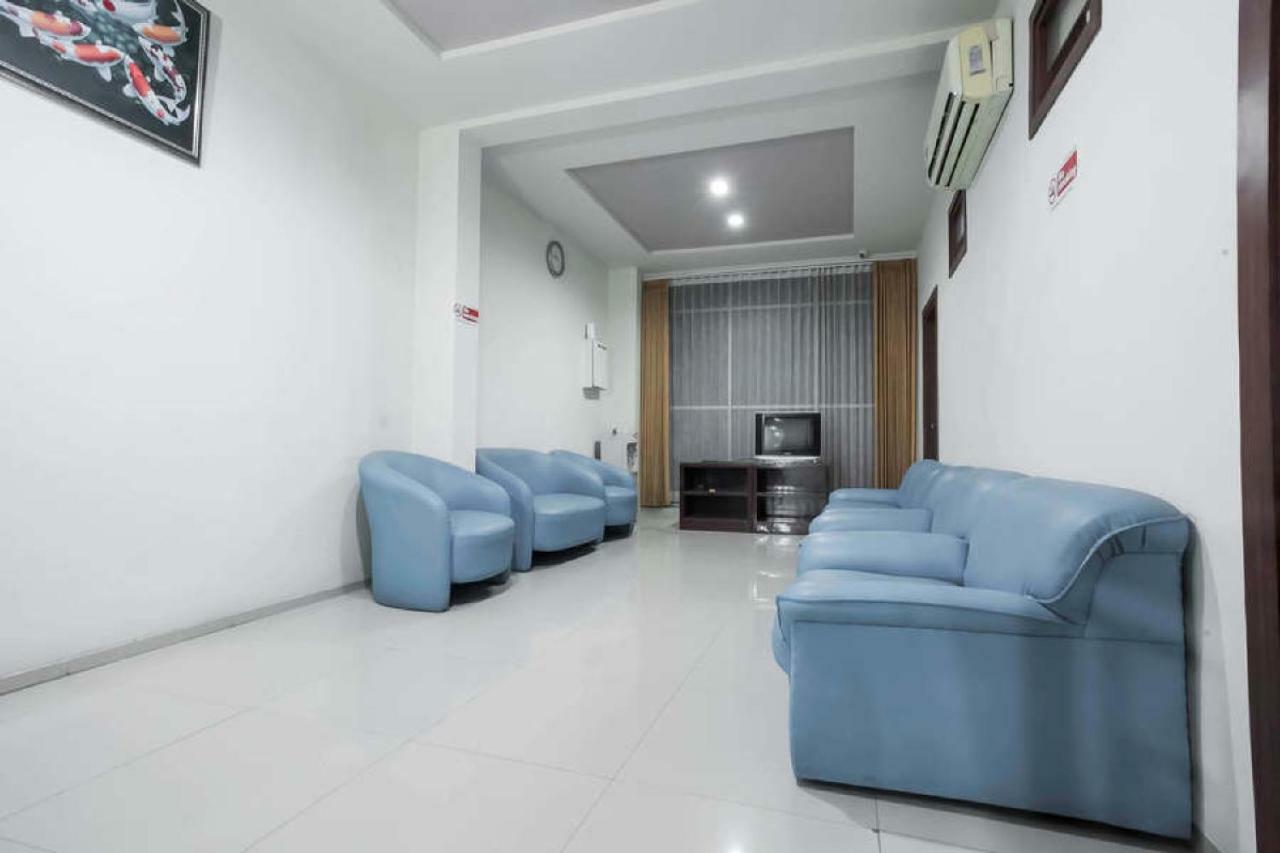 RedDoorz @ Panglima Sudirman Hotel Surabaya Bagian luar foto